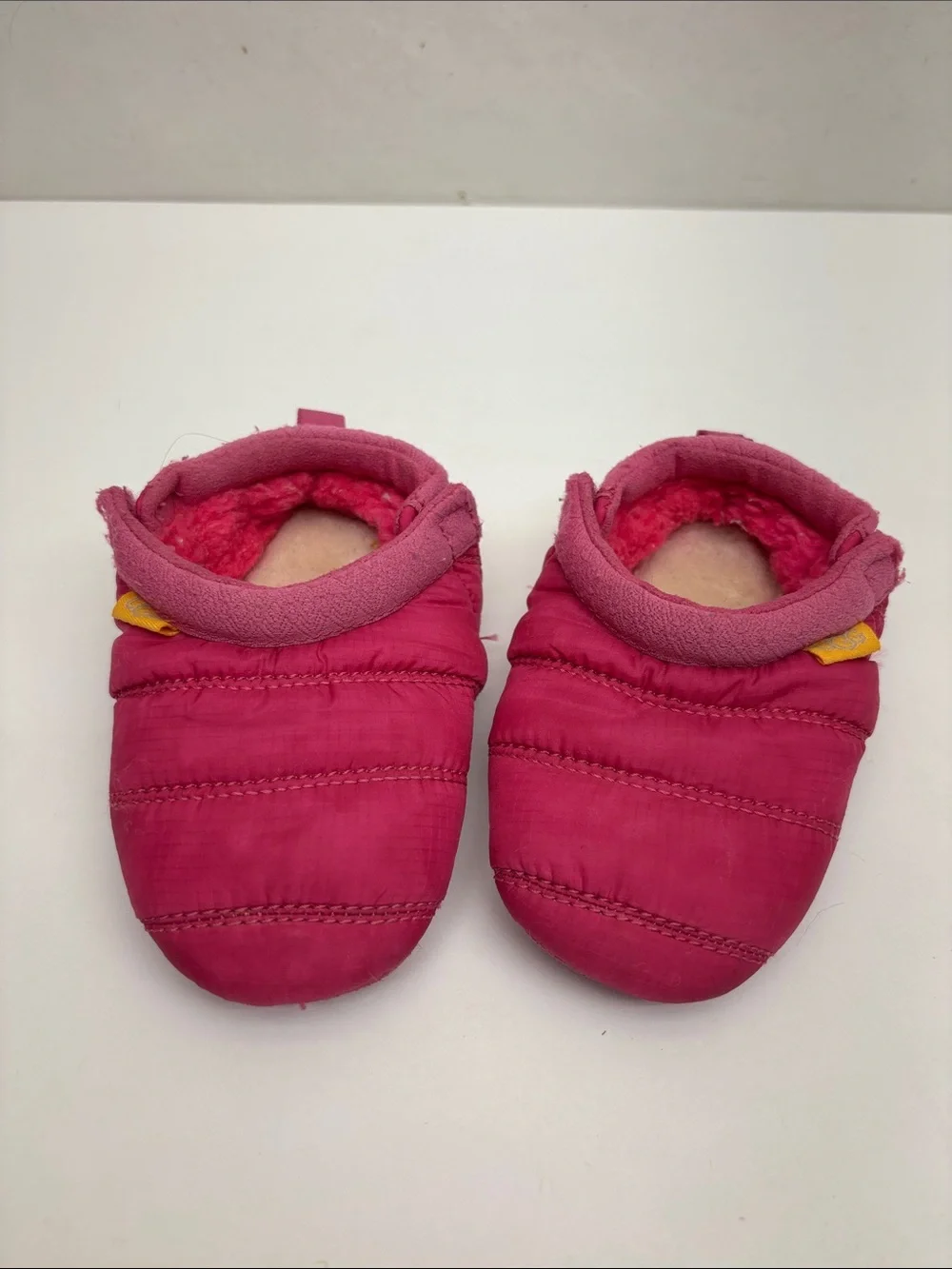 UGG baby Cozy Slip-On Shoes in Pink, SZ 04/05, box 73
